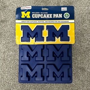 Michigan Wolverines Fan Pans Silicone Cupcake Pan